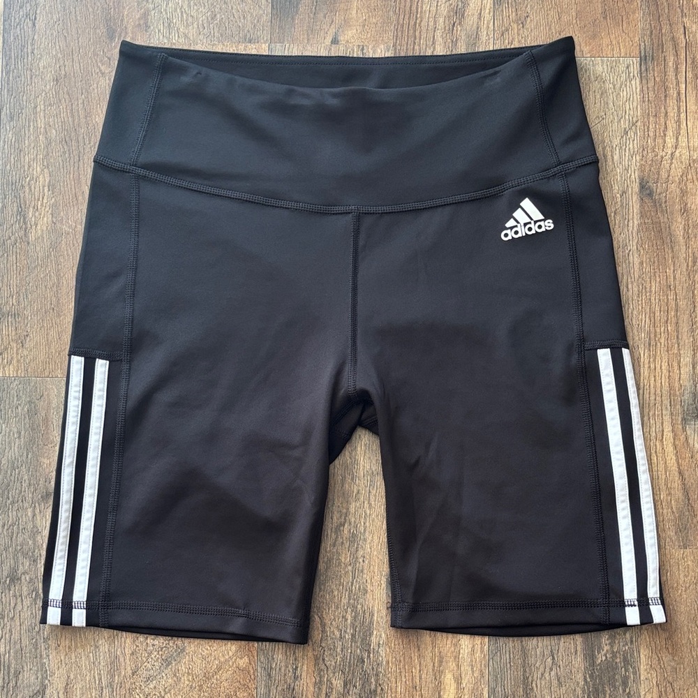 Adidas black with white stripes Primegreen Aeroready athletic biker shorts large